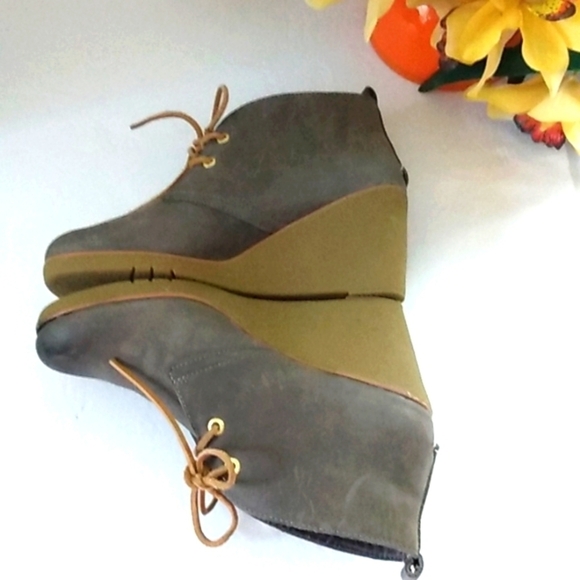 SPERRY TOP SIDER WEDGE HEEL ANKLE BOOTIES SIZE 9 NWOT - Picture 8 of 13